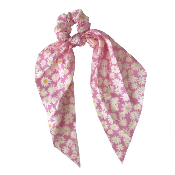 Accessories - 🆕 pink floral scrunchie with hair scarf